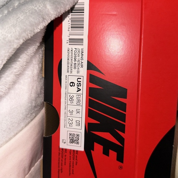 Air Jordan 1 Retro High OG - Picture 5 of 5